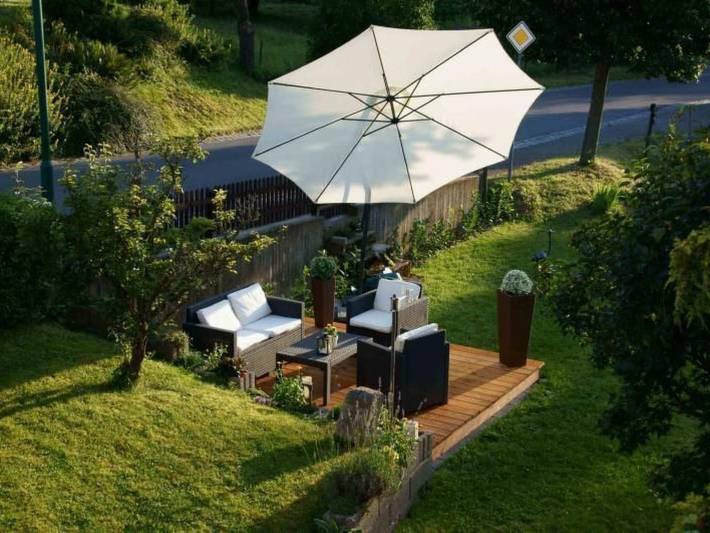 Ferienwohnung für 6 Personen, mit Terrasse und Garten sowie Ausblick in Starkenburg