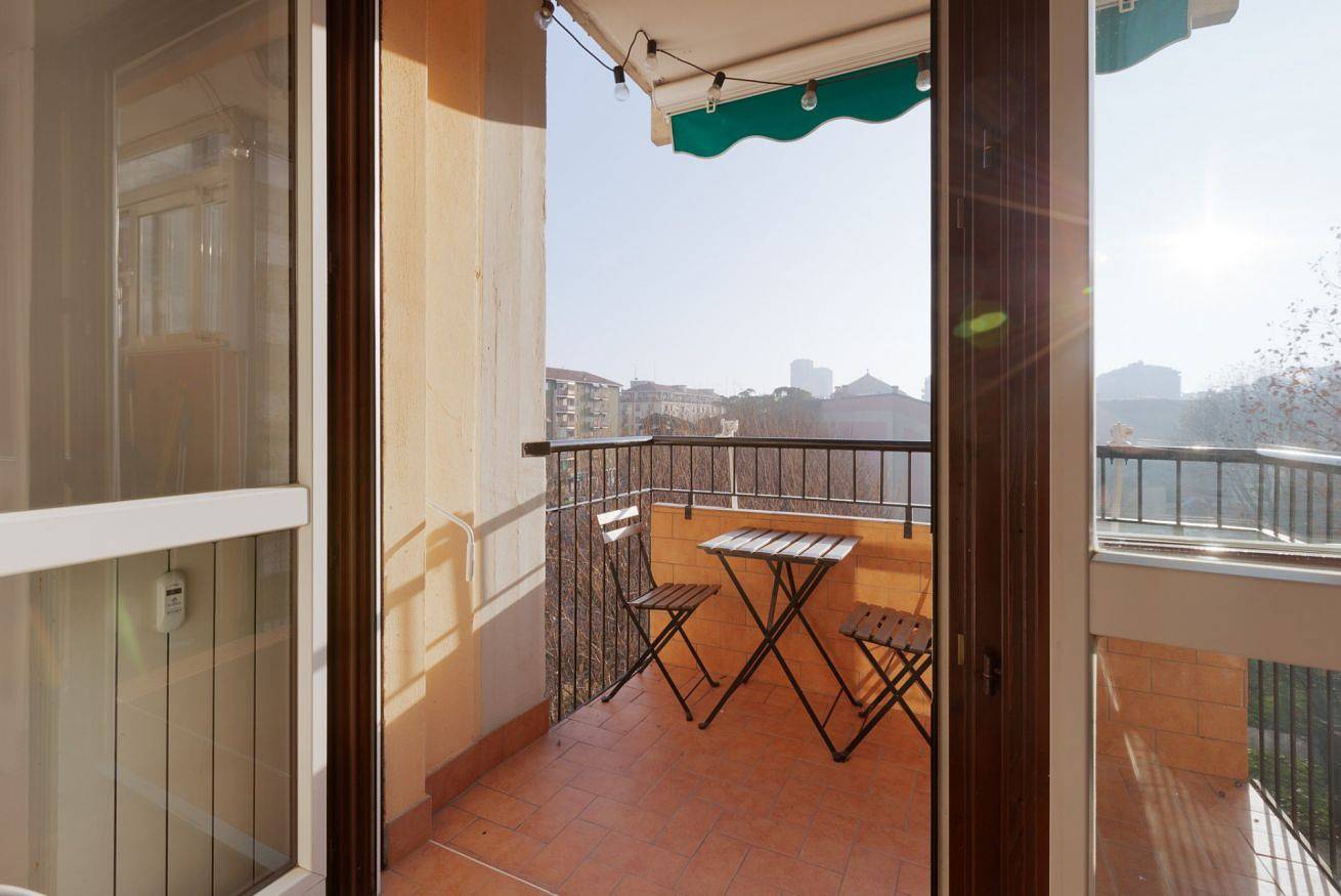 Apartamento inteiro, Modern Stay with Balcony near Niguarda Hospital in Milão, Milão (província)