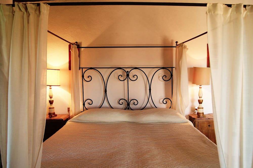 Historic 16th-century Tuscan villa with private pool and panoramic mountain view in Villa Collemandina, Garfagnana