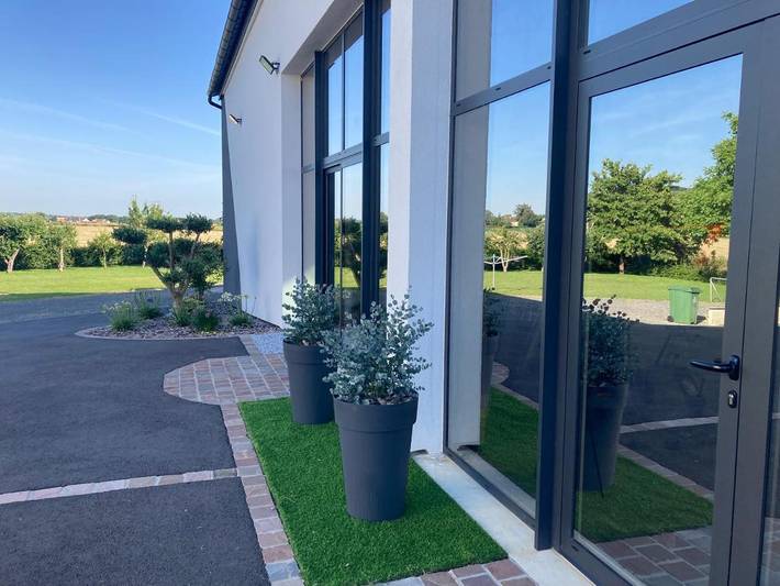 Location de vacances pour 12 personnes, avec jardin ainsi que vue et piscine à Dollon - 2