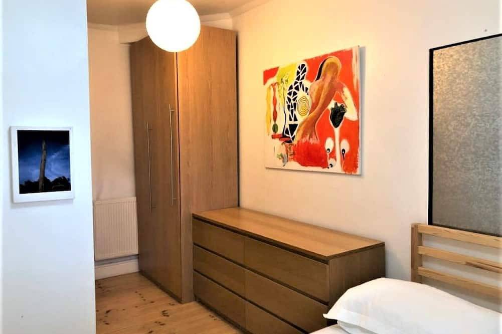 Ganze Wohnung, Herrliche 1 Schlafzimmer Wohnung + Terrasse (Kentish Town) in Camden, London