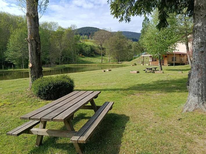 Camping pour 6 personnes, avec Terrasse ainsi que Jardin et Vue sur le lac