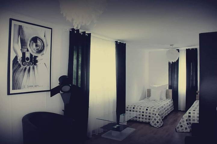 Cinema Studio-Your Home Near Frankfurt Airport in Kelsterbach, Kreis Groß-Gerau