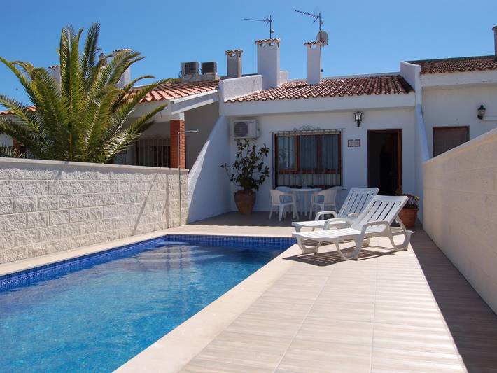 Location de vacances pour 4 personnes, avec terrasse et piscine à Riumar - 2