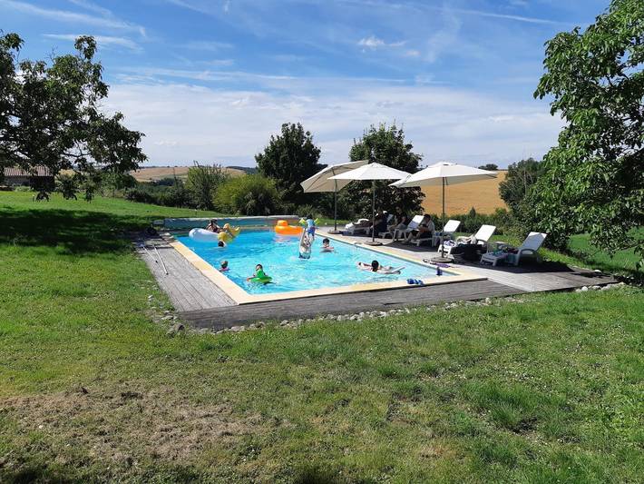 Gîte pour 10 personnes, avec Terrasse ainsi que Jardin et Piscine à Cuq-Toulza