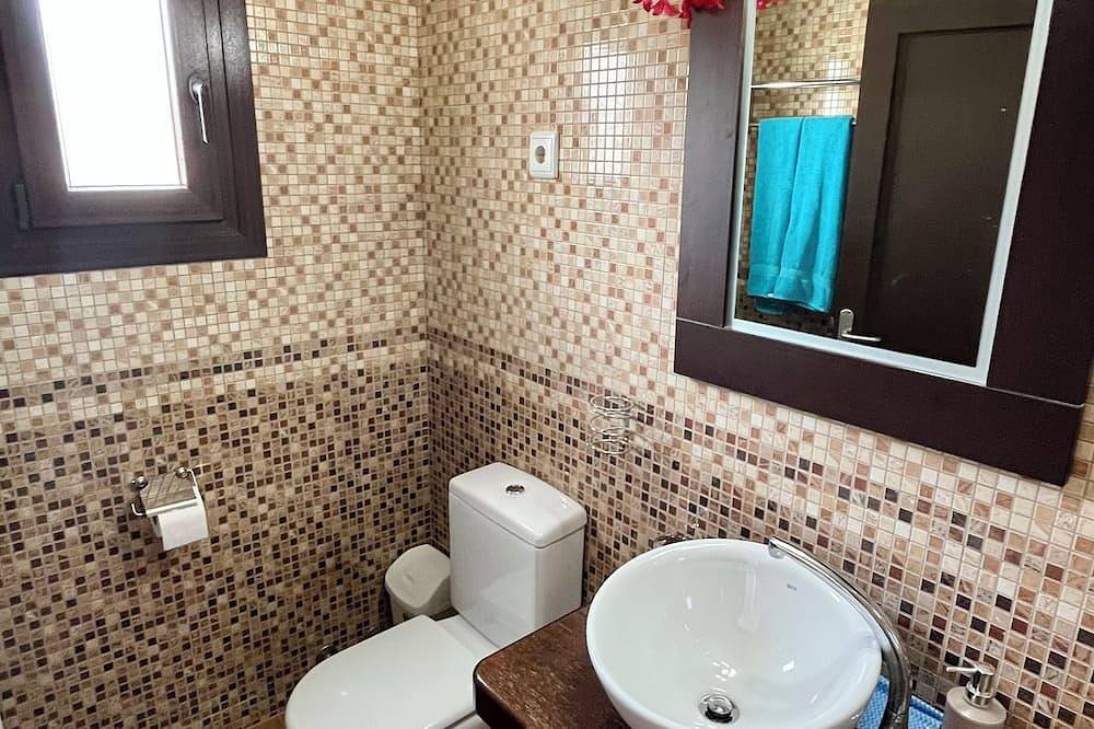 Modern-Luxury 1-bedroom bungalow with Free Wi-Fi in Caleta de Fuste, Antigua