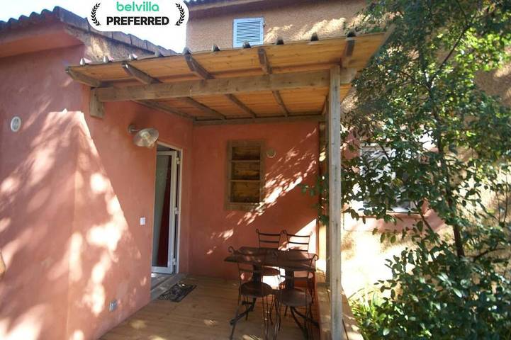 Natuurhuisje voor 2 personen, with terras and tuin as well as zwembad, met huisdier op Corsica