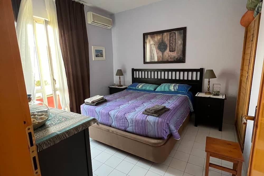 Vacation home by the sea with garden and near Rome in Torvaianica, Pomezia