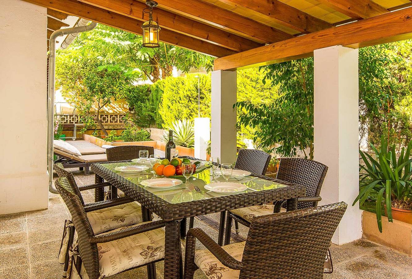 Vacation Home Casa de los Pinos with Wi-Fi, A/C, Terrace & Garden in Playa de Alcúdia, Alcúdia