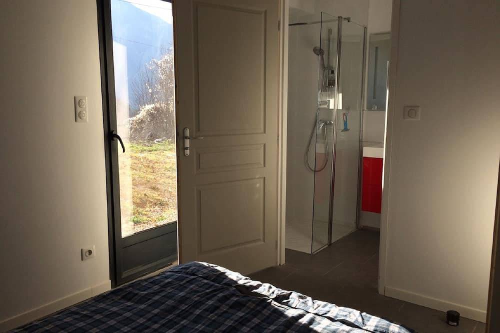 Modern and comfortable chalet with stunning views of the Ariege Pyrenees in Gestiès, Parc naturel régional des Pyrénées ariégeoises
