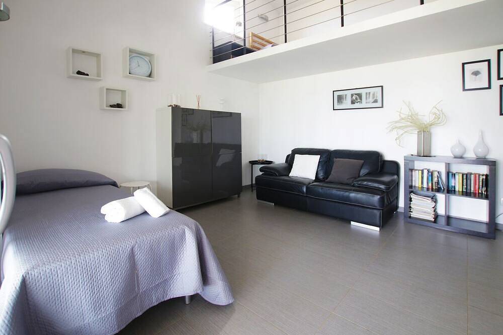Moderne villa met privégolfbaan, zwembad, tuin, terras, Wifi, zeezicht in Contrada Pistavecchia, Provincie Palermo