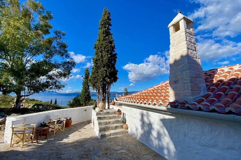 Hydra Homesteads in Hydra