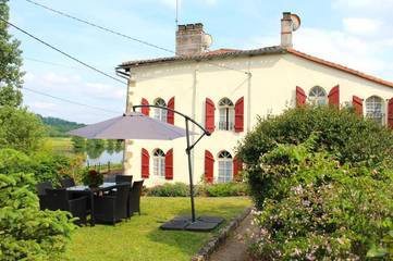 Gîte pour 6 personnes, avec vue et jardin à Availles-Limouzine