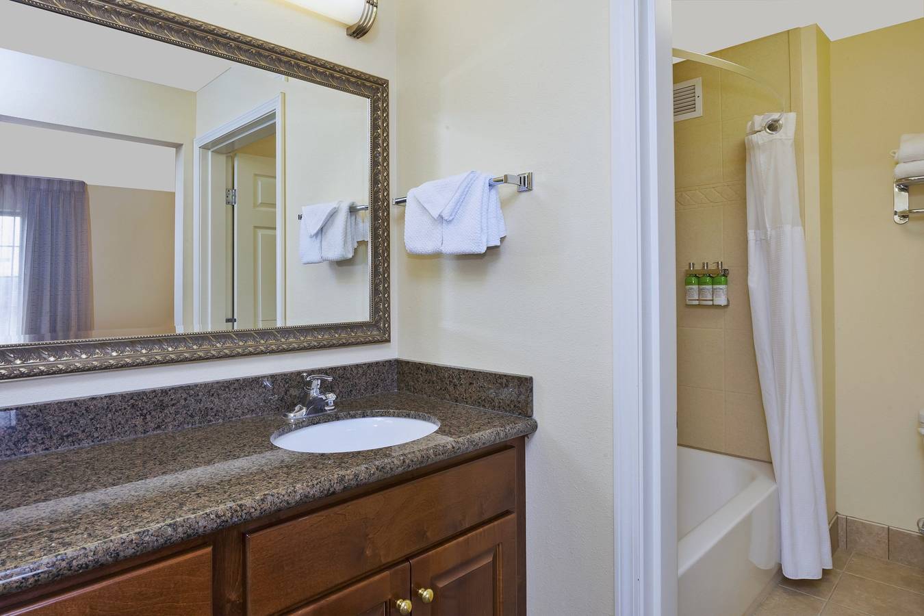 Ganze Wohnung, Staybridge East Lansing-Okemos in Okemos, Ingham County