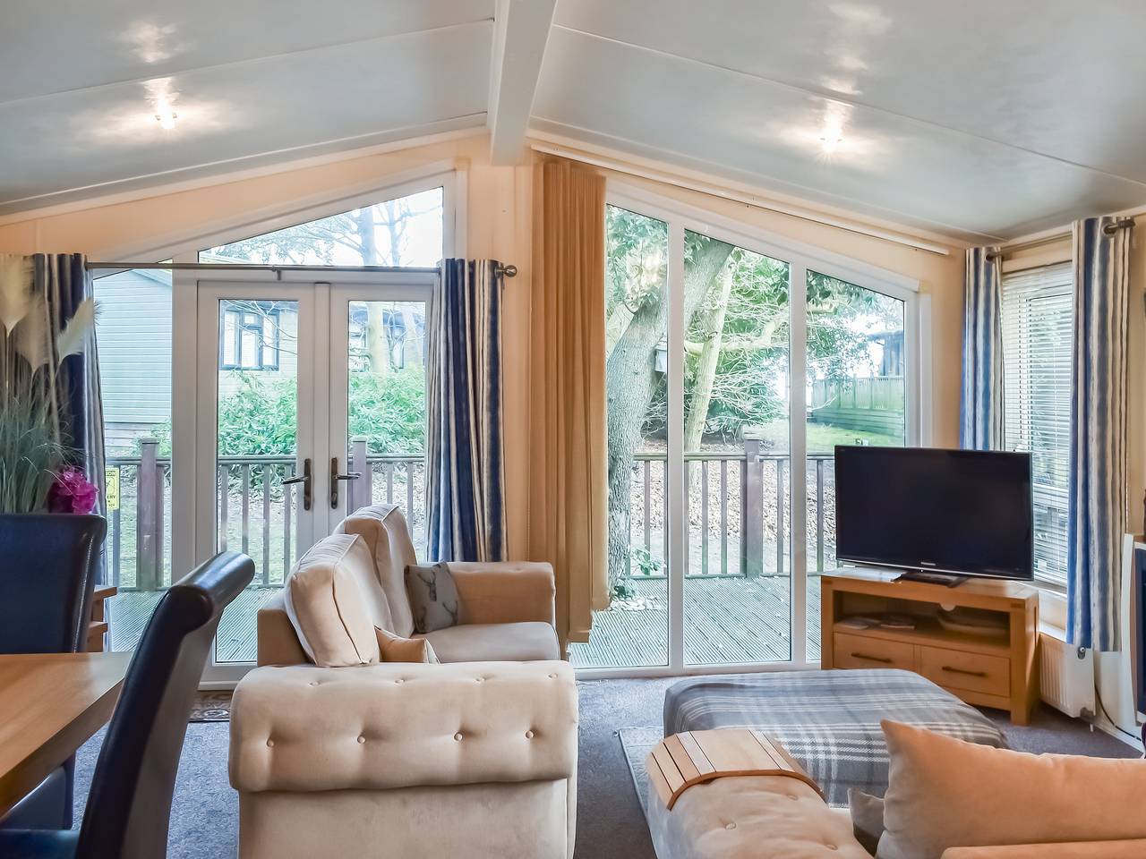 Azure Retreats - Beautiful Sea View - Uk48810 in Lowestoft, Sunrise Coast