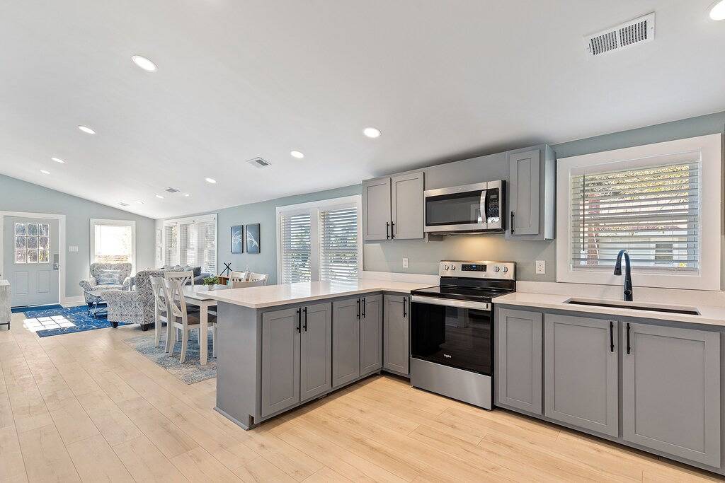 222 W Ashley -Sea Breeze-Cozy-Central Location-Beach Access Across-Pets Considered in Folly Beach, Charleston County