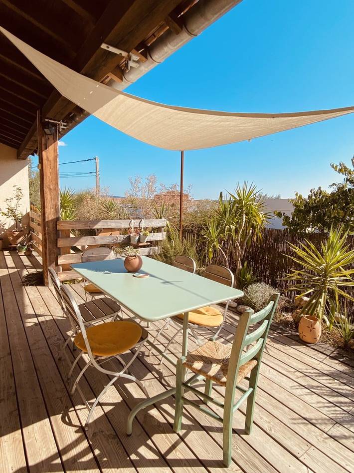 Gîte pour 8 personnes, avec piscine ainsi que terrasse et jardin