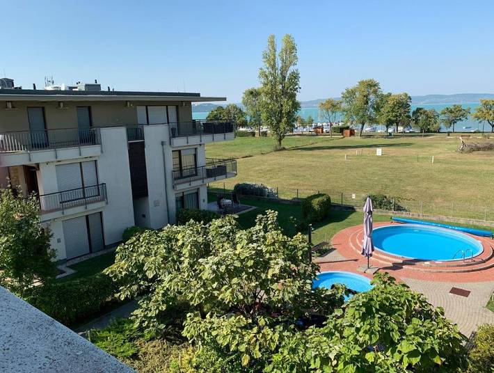 Ferienwohnung für 6 Personen, mit Seeblick und Ausblick sowie Pool und Terrasse in Zamardi - 2