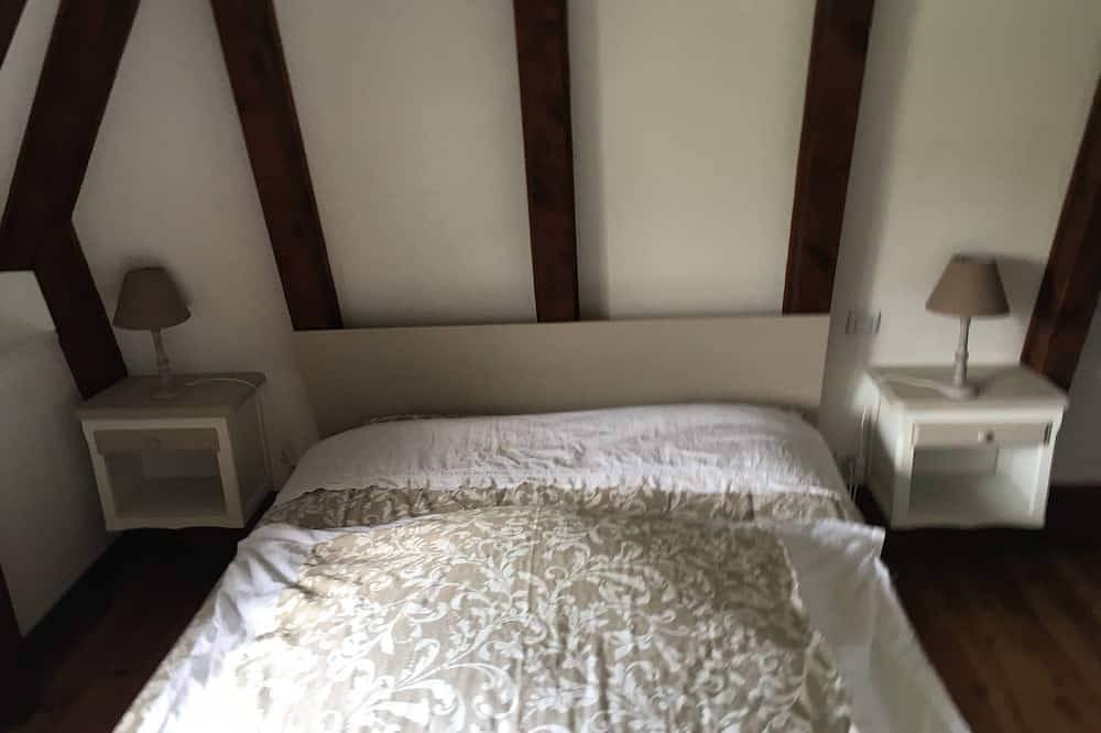 Chalet Lou Griou Breathtaking view in Saint-Jacques-des-Blats, Aurillac region