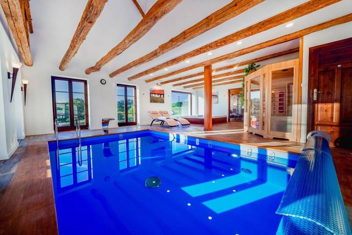 Villa für 10 Personen, mit Garten und Whirlpool sowie Sauna und Pool - 1