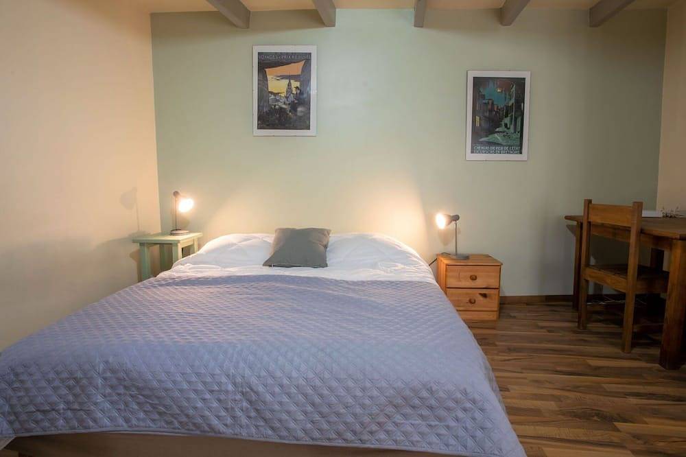 Stunning private villa for 6 guests with Wifi, Tv and terrace in Pleurtuit, Saint-Malo region