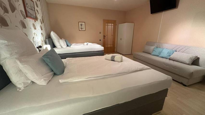 Ferienwohnung für 6 Personen, mit Balkon und Terrasse sowie Garten und Ausblick in Untermeitingen