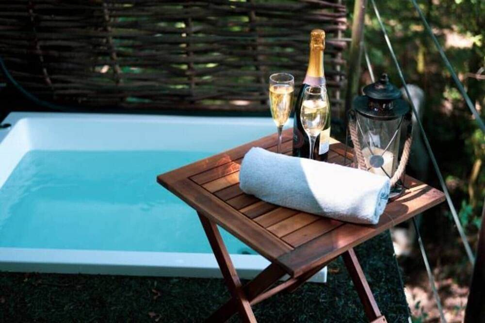 Tree House - Hot Tub on balcony in Chorleywood, Hertfordshire