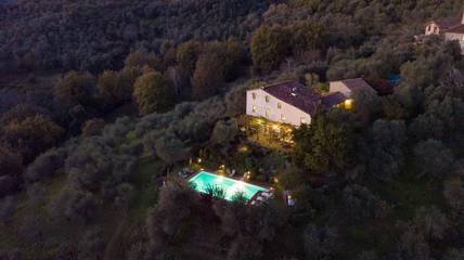 Villa for 10 Guests in Lucca, Lucca Province, Picture 3