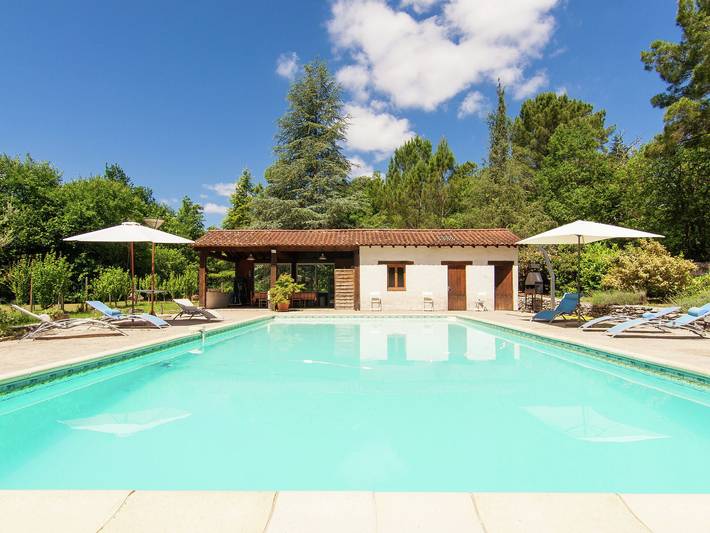 Villa pour 12 personnes, avec Terrasse ainsi que Jardin et Piscine en Dordogne