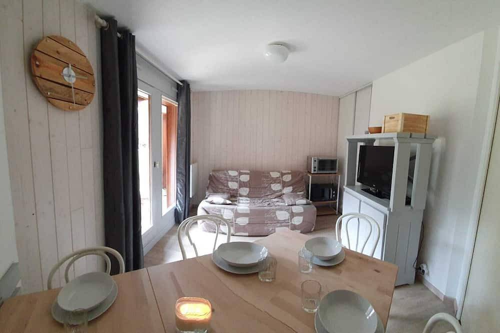 Entire apartment, 4 - 6 person apartment at the foot of the cable car in Les Contamines-Montjoie, Pays du Mont-Blanc