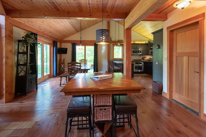 Vacation rental for 16 people, with terrace and pool as well as sauna and hot tub in Lincoln (NH)