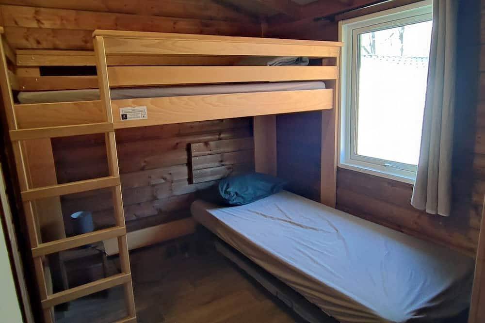 5-person comfort lodge by the river in Laruns, Béarn