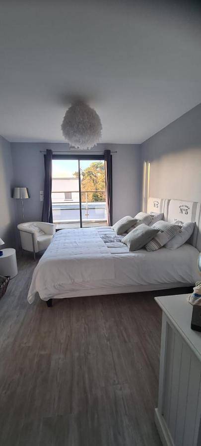 Chambre d’hôte pour 3 personnes, avec vue et balcon