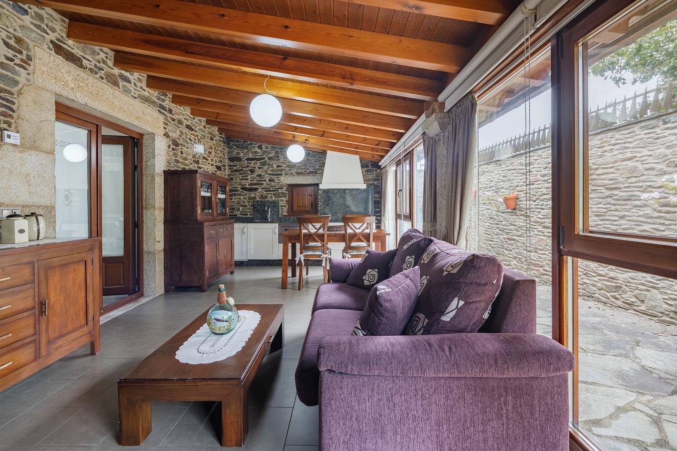 Ganze Wohnung, Ferienwohnung 'O Pozo' mit gemeinsamer Terrasse und Wlan in Ordes, La Coruña Provinz