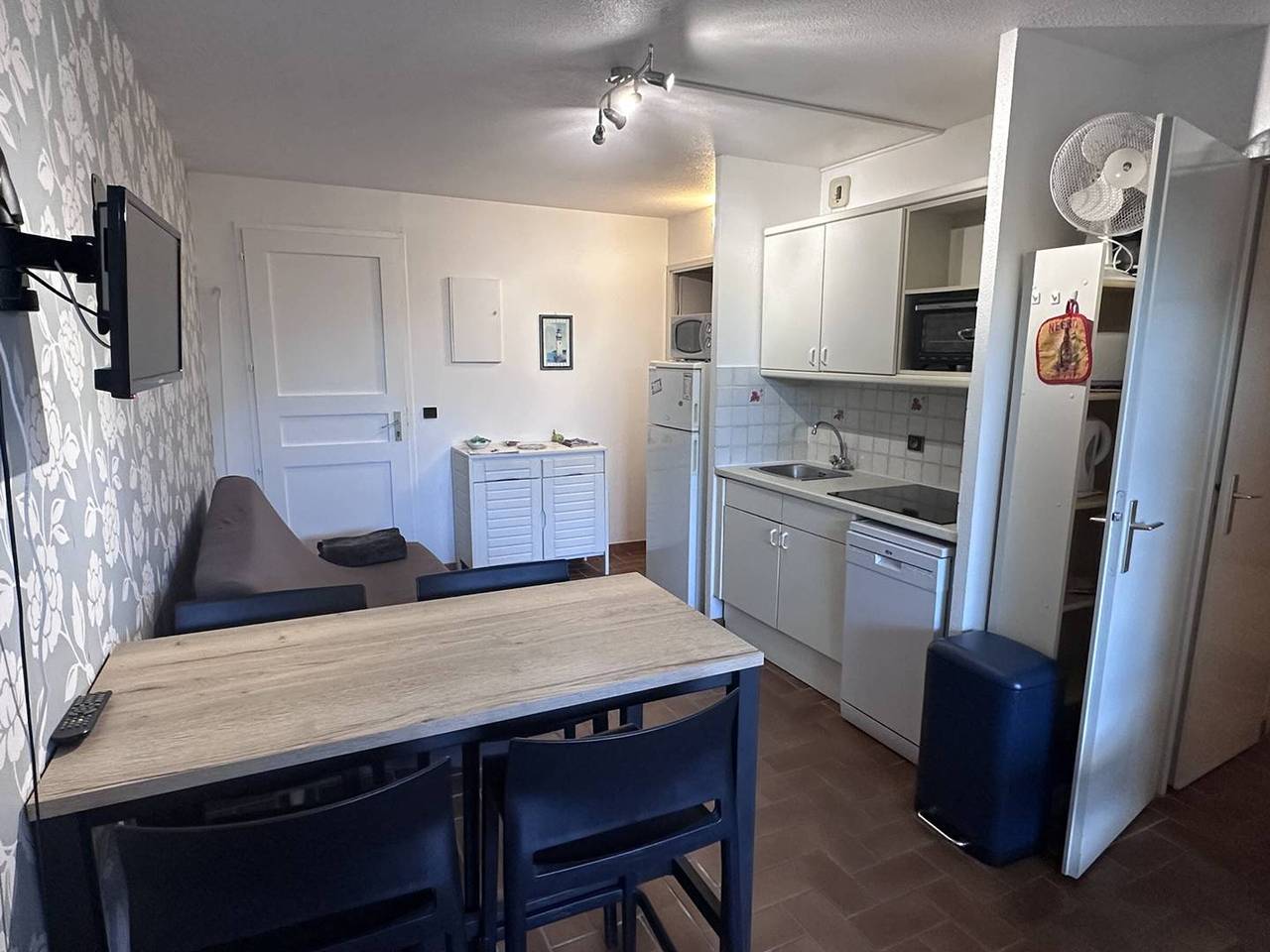 Appartement entier, Confortable T2 Bis aux Issambres avec terrasse et accès piscine et tennis in Roquebrune-sur-Argens, Côte méditerranéenne (France)