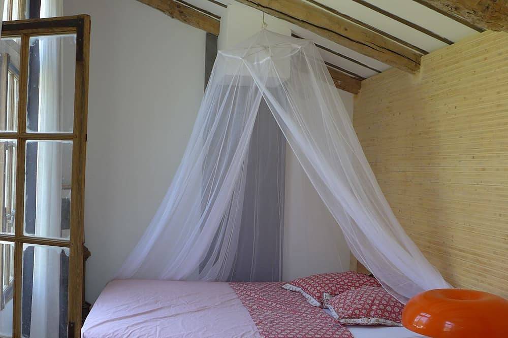 Terrific 3-bedroom Mas  near Uzes in charming Vézénobres awaits you. in Vézénobres, Alès region