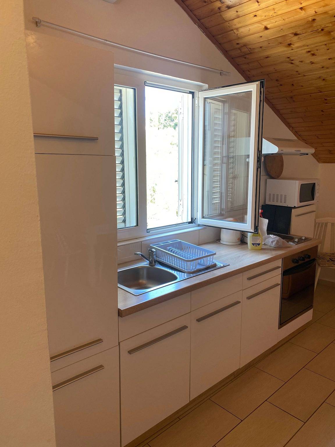 Ganze Wohnung, 2-Zimmer-Ferienwohnung mit Balkon und Meerblick Preko, Ugljan A-23327-b in Poljana, Insel Ugljan