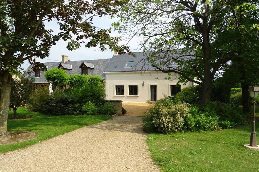 Gîte familial avec jardin et vélos, proche Le Mans in Saint-Gervais-en-Belin, Sarthe