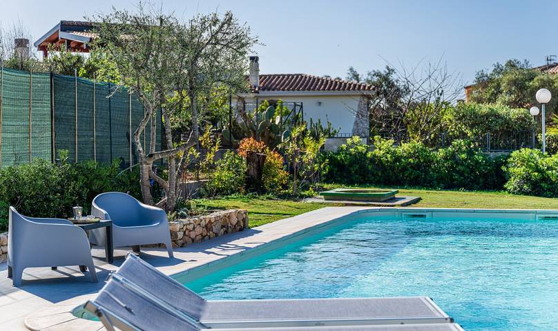Villa 'Iris' mit privatem Pool, Wlan und Klimaanlage in Costa Rei, Muravera