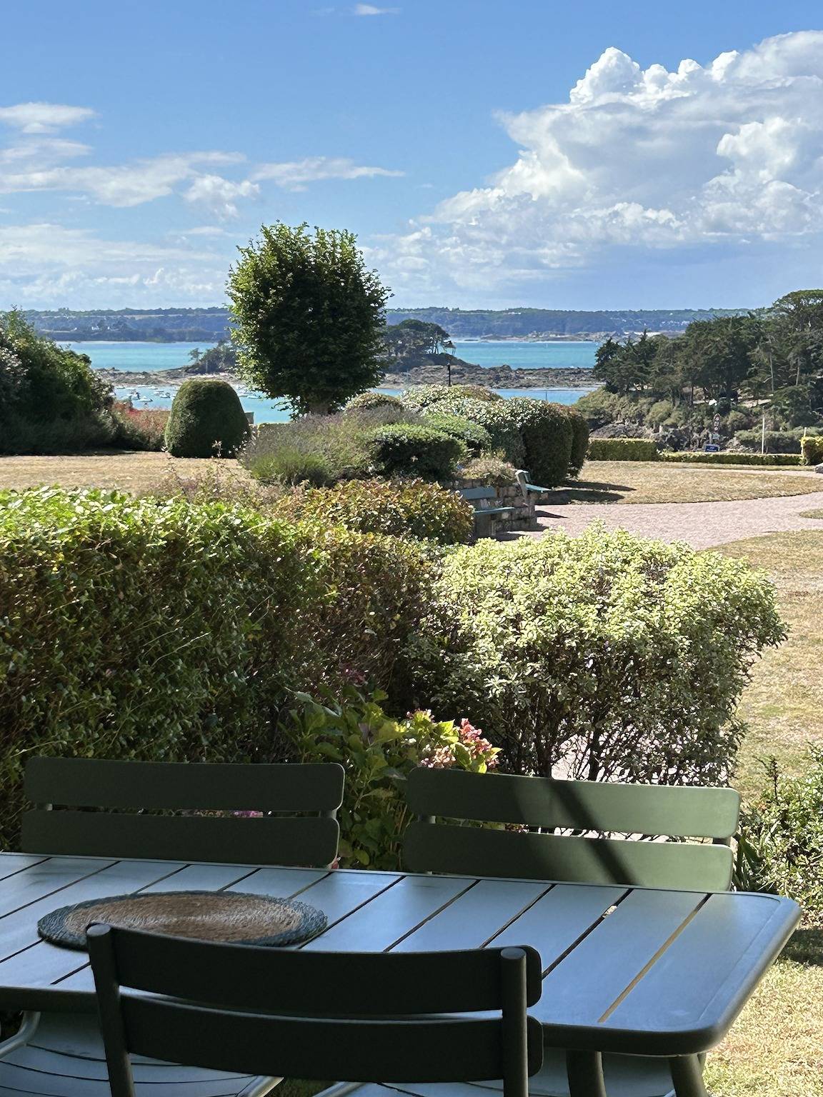 Ganze Wohnung, Apartment „Meerblick 100 m vom Strand entfernt“ mit Meerblick und Wlan in Saint-Briac-sur-Mer, Saint-Malo und Umgebung