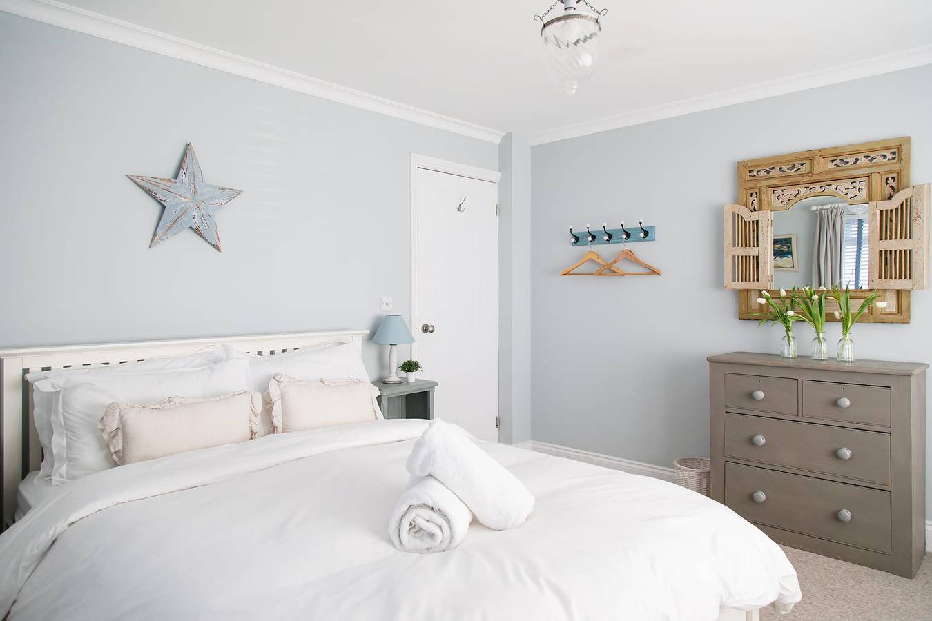 4Br Beach House sleeps 10 - 5 mins walk to the Sea in West Wittering, West Sussex