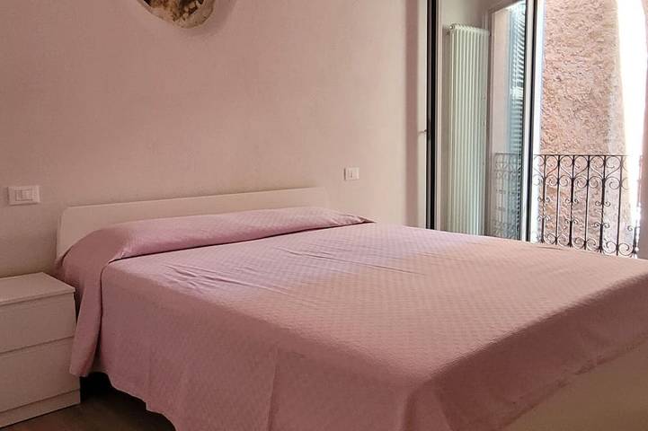 Ganze Wohnung, Cozy apartement in Torri center in Torri del Benaco, Gardasee-Berge