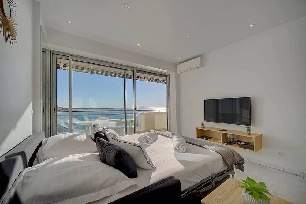 Entire apartment, Upstays Terrace Lerins View 55m² Apartment in Cannes La Bocca, Cannes