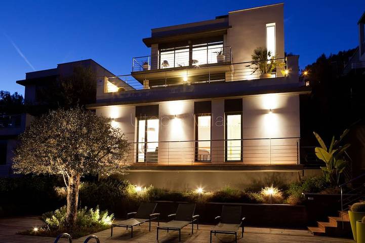 Villa pour 8 personnes, avec piscine ainsi que jardin et jacuzzi, animaux acceptés à Olivella