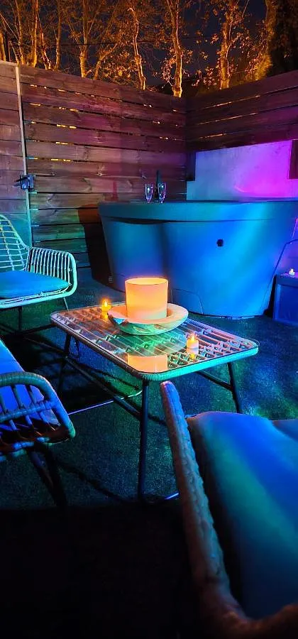 Apartamento de vacaciones para 2 personas, con jacuzzi y jardín - 1