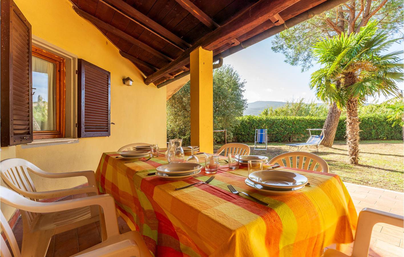 Entire holiday apartment, Beachside Apartment with A/C & Parking in Giannella, Grosseto Province