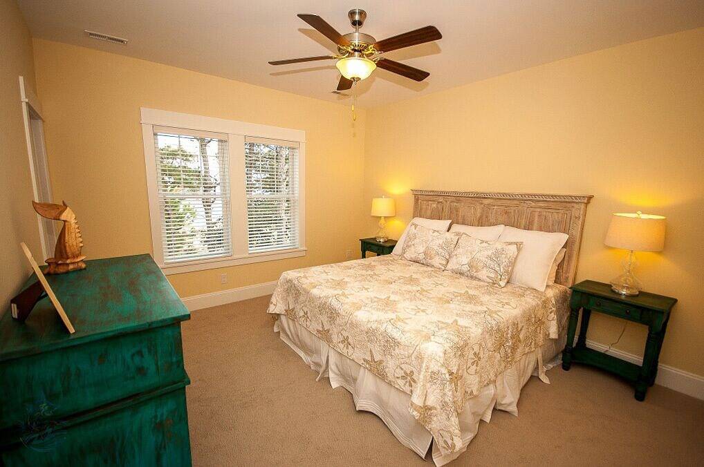 Flaschenpost bei Beacon Villas, Luxuriöses Stadthaus mit 4 Schlafzimmern in Corolla, Currituck County