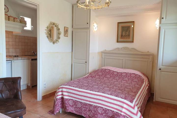 Entire apartment, Nice apartment for 2 people with A/C, WIFI, pool and terrace in Calvi, Calvi region