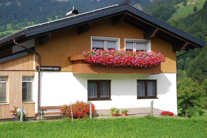 Apartment for 2 people, with garden and balcony in Au