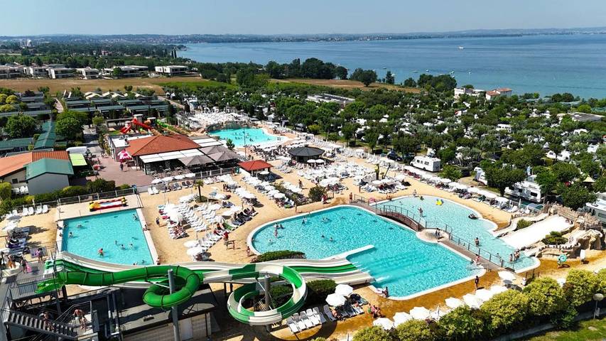 Camping para 4 personas, con Terraza y Jardín además de Piscina para niños y Piscina en Lazise